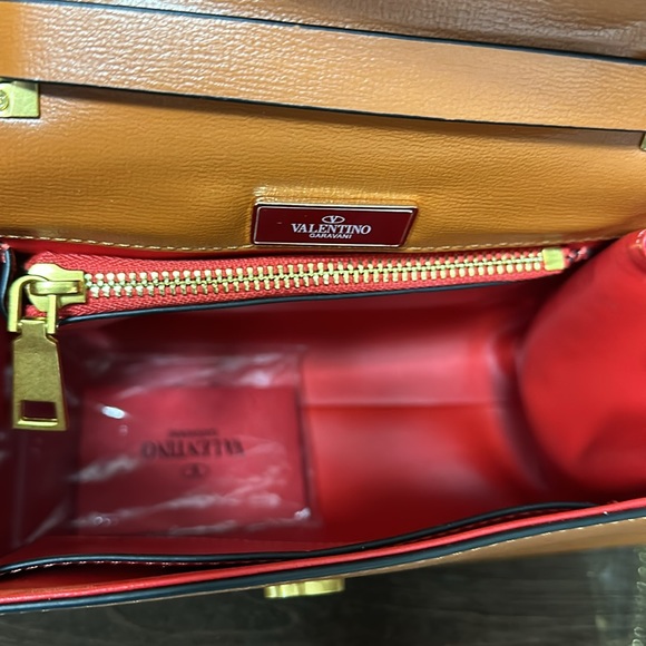 Valentino Garavani Rockstud Alcove Top Handle Bag - Picture 14 of 17